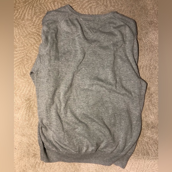 Tommy Hilfiger sweater - Picture 2 of 3
